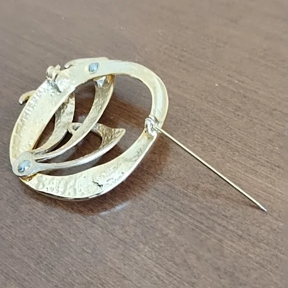 Vintage Brooch Leaves Waves Gold Tone Chunky Valentine's Mother's Day Gift - Picture 3 of 5